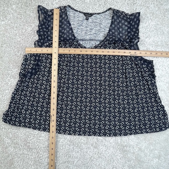 Lucky Brand Navy blue white Sleeveless Ruffle floral geometric Navy Blue 2X - Picture 9 of 9